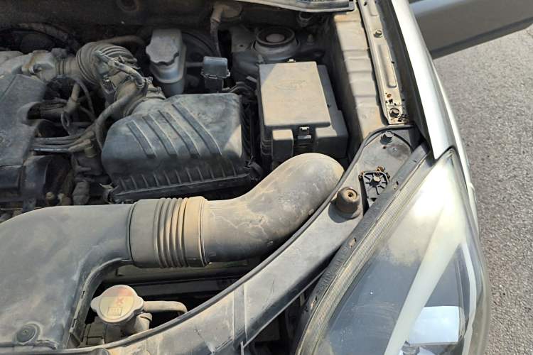 Used Kia Sportage 2013 2.0L Automatic Two-Wheel Drive GLS Trim Engine Bay Left