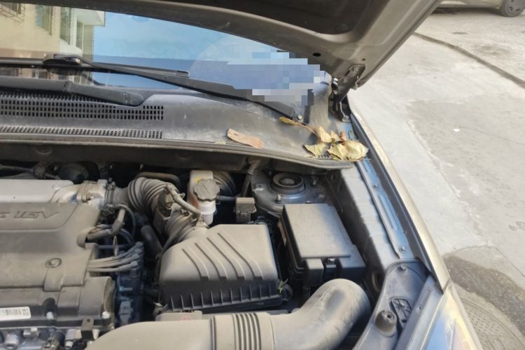 Used Kia Sportage 2013 2.0L Manual Two-Wheel Drive GLS Engine Bay Left