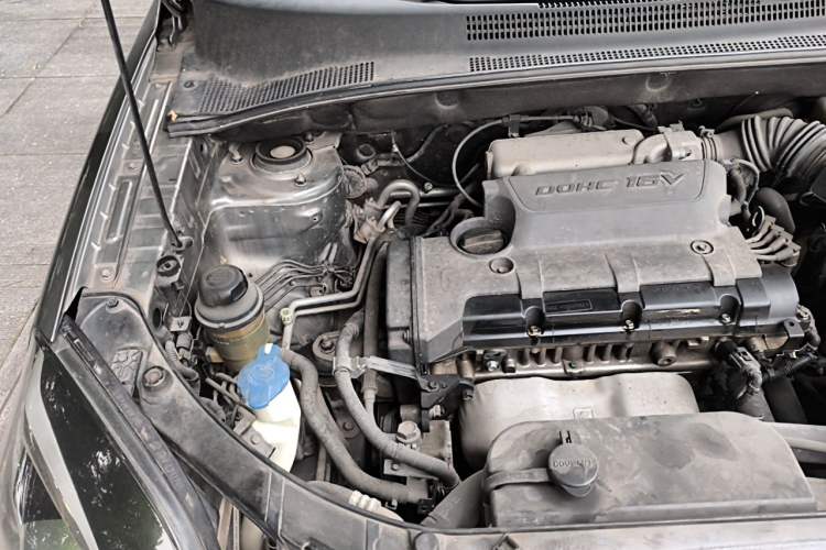 Used Kia Sportage 2013 2.0L Manual Two-Wheel Drive GL Trim Engine Bay Right