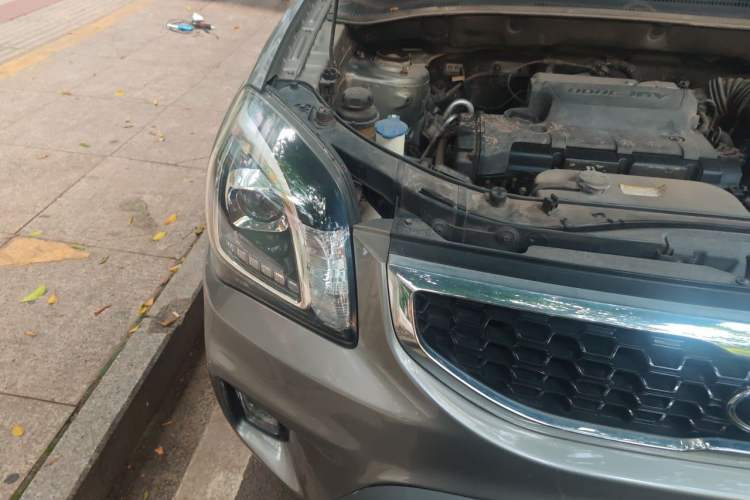 Used Kia Sportage 2013 2.0L Automatic Two-Wheel Drive GL Trim Engine Bay Right