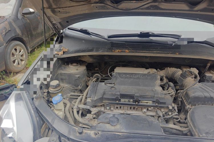 Used Kia Sportage 2013 2.0L Manual Two-Wheel Drive GL Trim Engine Bay Right