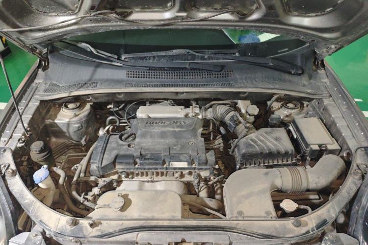 Used Kia Sportage 2013 2.0L Manual Two-Wheel Drive GL Trim Engine Bay