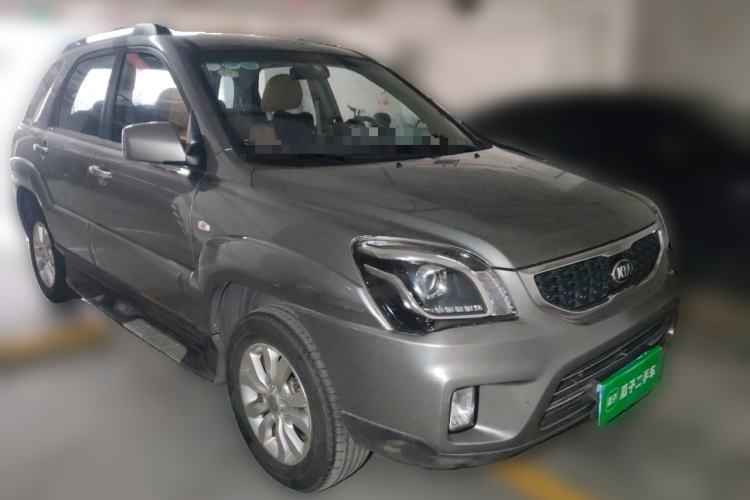 Used Kia Sportage 2013 2.0L Manual Two-Wheel Drive GL Trim Front Right 45 Deg