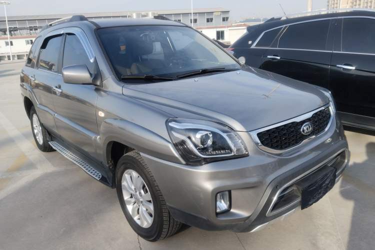 Used Kia Sportage 2013 2.0L Automatic Two-Wheel Drive GL Trim Front Right 45 Deg
