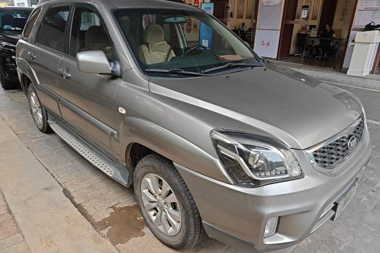 Used Kia Sportage 2013 2.0L Automatic Two-Wheel Drive GL Trim Front Right 45 Deg