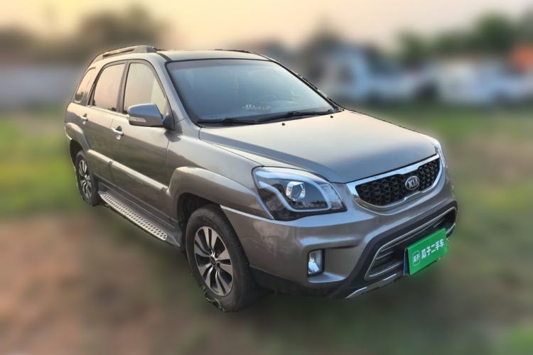 Used Kia Sportage 2013 2.0L Automatic Two-Wheel Drive GLS Trim Front Right 45 Deg