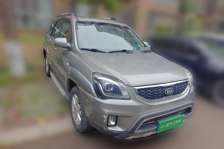 Used Kia Sportage 2013 2.0L Manual Two-Wheel Drive GL Trim Front Right 45 Deg