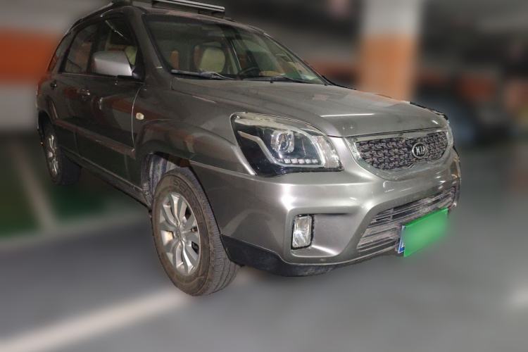 Used Kia Sportage 2013 2.0L Manual Two-Wheel Drive GL Trim Front Right 45 Deg