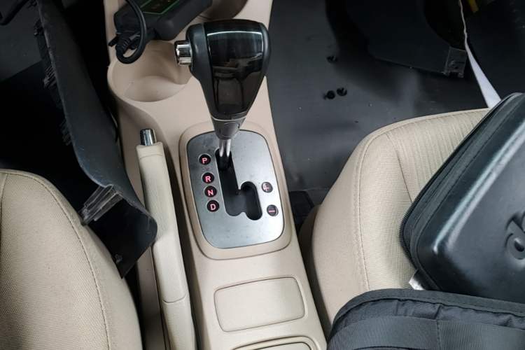 Used Kia Sportage 2013 2.0L Automatic Two-Wheel Drive GL Trim Gear Lever