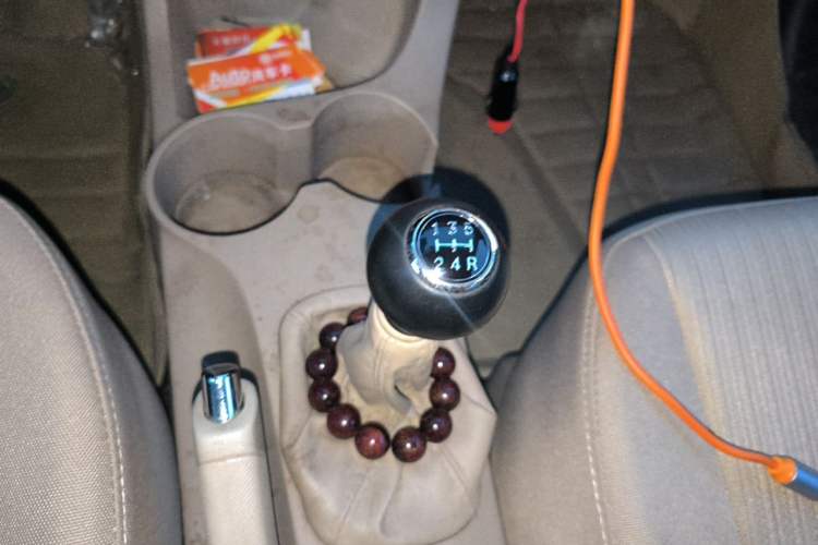 Used Kia Sportage 2013 2.0L Manual Two-Wheel Drive GL Trim Gear Lever