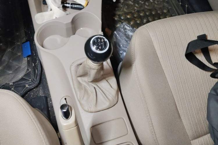 Used Kia Sportage 2013 2.0L Manual Two-Wheel Drive GL Trim Gear Lever