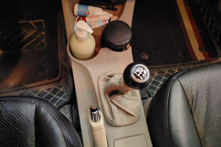 Used Kia Sportage 2013 2.0L Manual Two-Wheel Drive GL Trim Gear Lever