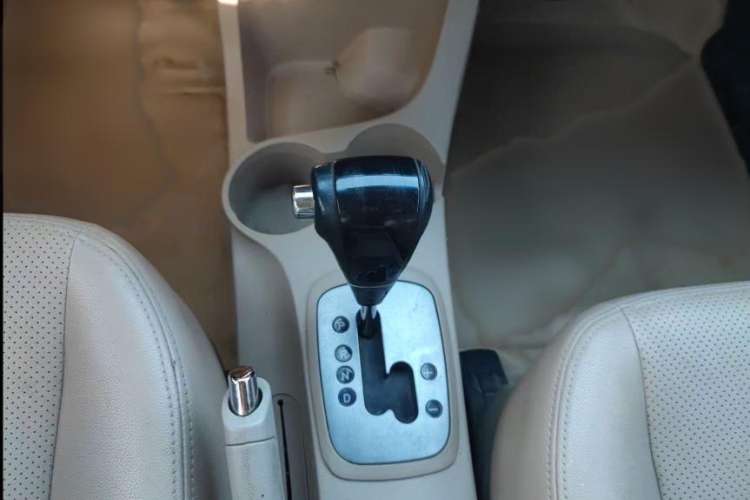 Used Kia Sportage 2013 2.0L Automatic Two-Wheel Drive GL Trim Gear Lever