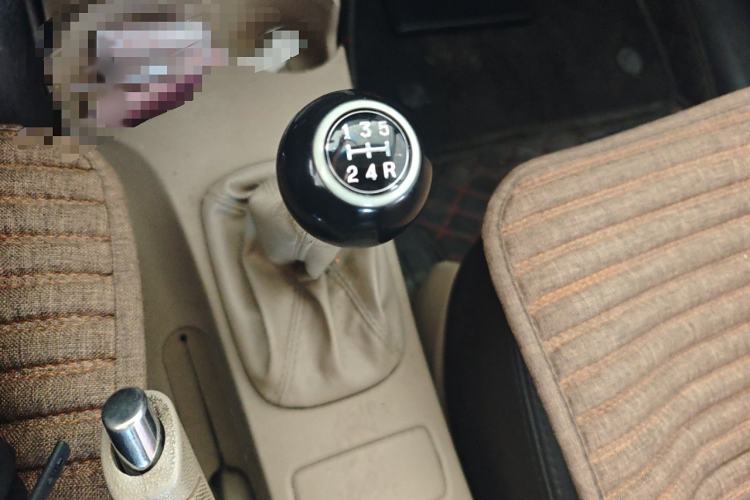 Used Kia Sportage 2013 2.0L Manual Two-Wheel Drive GL Trim Gear Lever