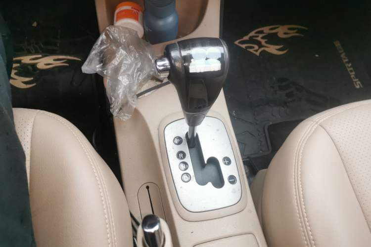 Used Kia Sportage 2013 2.0L Automatic Two-Wheel Drive GL Trim Gear Lever