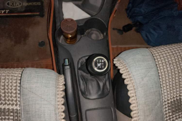 Used Kia Sportage 2013 2.0L Manual Two-Wheel Drive GLS Gear Lever
