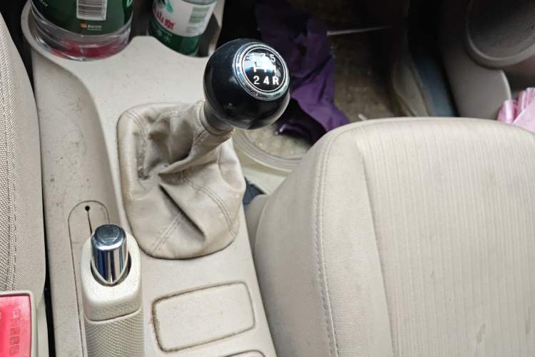 Used Kia Sportage 2013 2.0L Manual Two-Wheel Drive GL Trim Gear Lever