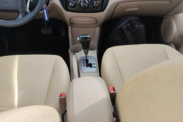 Used Kia Sportage 2013 2.0L Automatic Two-Wheel Drive GL Trim Gear Lever