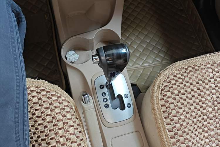Used Kia Sportage 2013 2.0L Automatic Two-Wheel Drive GL Trim Gear Lever