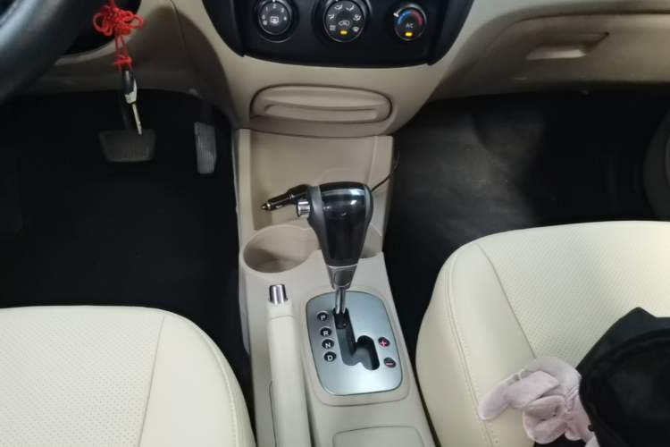 Used Kia Sportage 2013 2.0L Automatic Two-Wheel Drive GL Trim Gear Lever