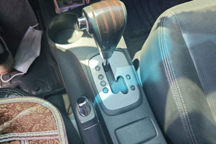 Used Kia Sportage 2013 2.0L Automatic Two-Wheel Drive GLS Trim Gear Lever