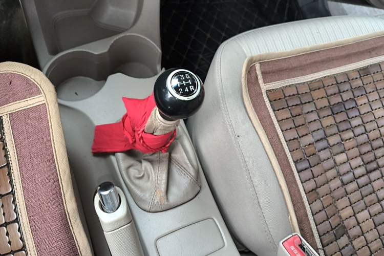 Used Kia Sportage 2013 2.0L Manual Two-Wheel Drive GL Trim Gear Lever