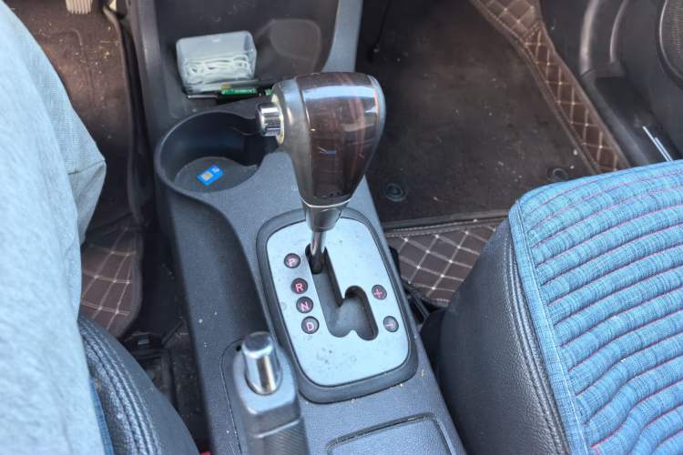 Used Kia Sportage 2013 2.0L Automatic Two-Wheel Drive GLS Trim Gear Lever