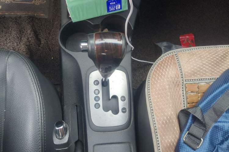 Used Kia Sportage 2013 2.0L Automatic Two-Wheel Drive GLS Trim Gear Lever