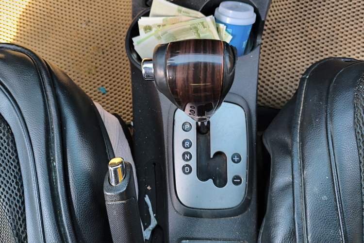 Used Kia Sportage 2013 2.0L Automatic Two-Wheel Drive GLS Trim Gear Lever