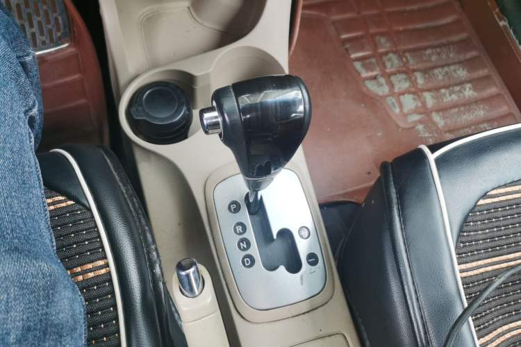 Used Kia Sportage 2013 2.0L Automatic Two-Wheel Drive GL Trim Gear Lever