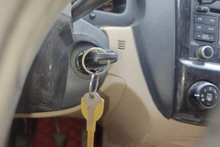 Used Kia Sportage 2013 2.0L Manual Two-Wheel Drive GL Trim Gear Lever