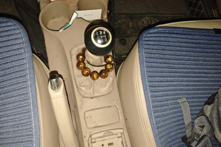 Used Kia Sportage 2013 2.0L Manual Two-Wheel Drive GL Trim Gear Lever
