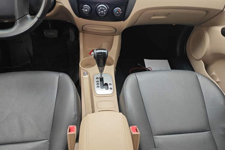 Used Kia Sportage 2013 2.0L Automatic Two-Wheel Drive GL Trim Gear Lever