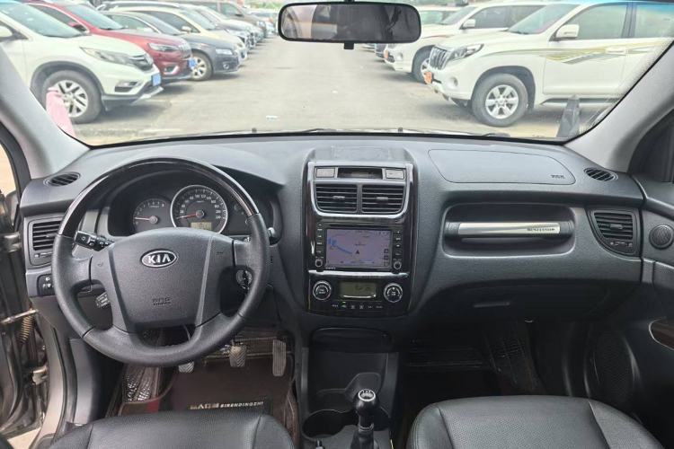 Used Kia Sportage 2013 2.0L Manual Two-Wheel Drive GLS Interior 2