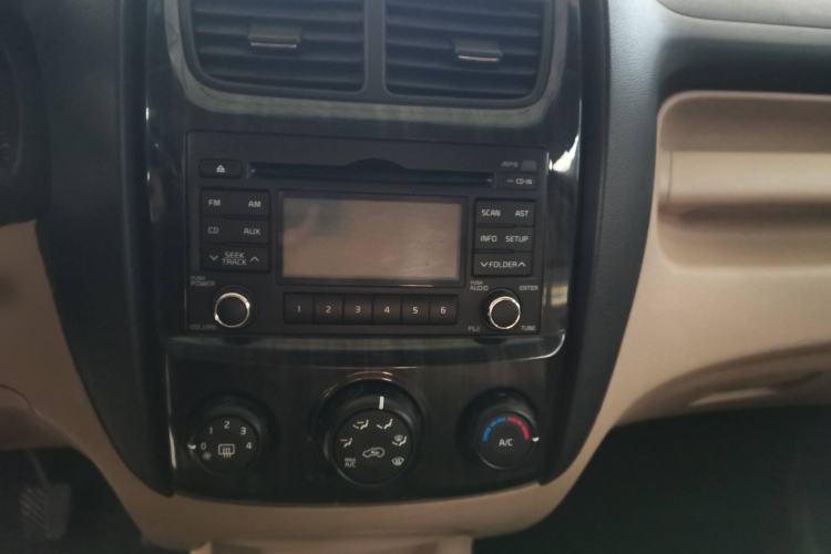 Used Kia Sportage 2013 2.0L Manual Two-Wheel Drive GL Trim Interior 3