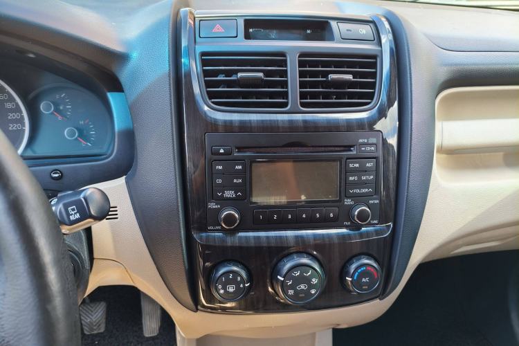 Used Kia Sportage 2013 2.0L Manual Two-Wheel Drive GL Trim Interior 3