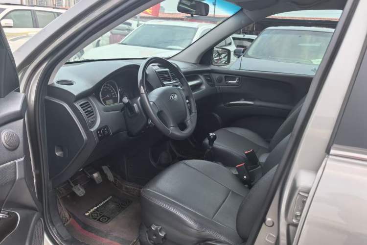 Used Kia Sportage 2013 2.0L Manual Two-Wheel Drive GLS Interior 4
