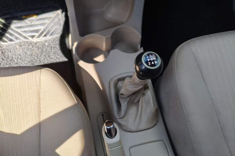 Used Kia Sportage 2013 2.0L Manual Two-Wheel Drive GL Trim Interior 4