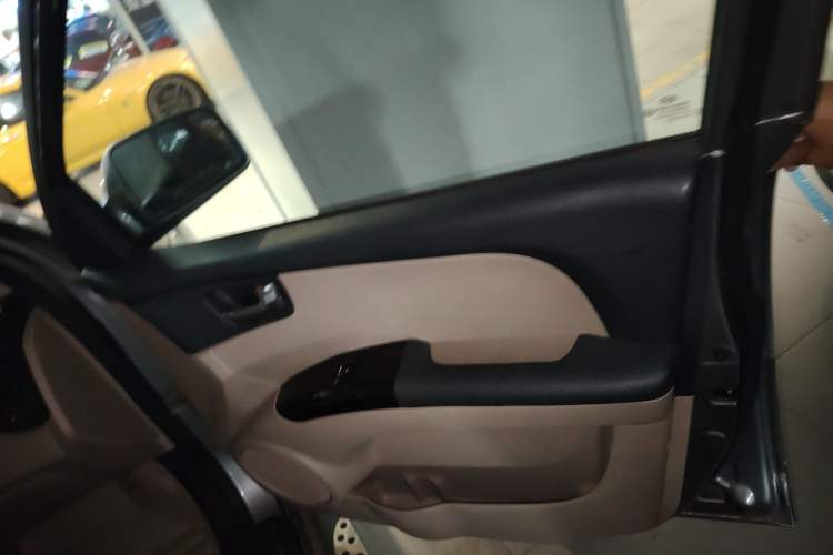 Used Kia Sportage 2013 2.0L Manual Two-Wheel Drive GL Trim Interior 5