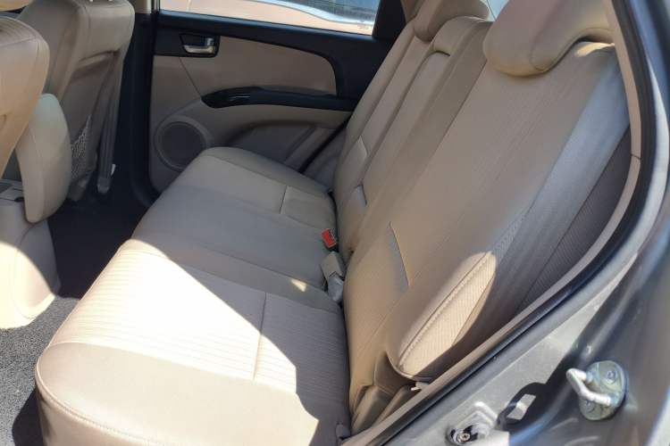 Used Kia Sportage 2013 2.0L Manual Two-Wheel Drive GL Trim Interior 6