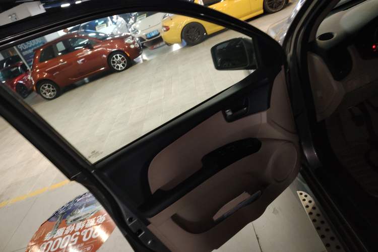 Used Kia Sportage 2013 2.0L Manual Two-Wheel Drive GL Trim Interior 7