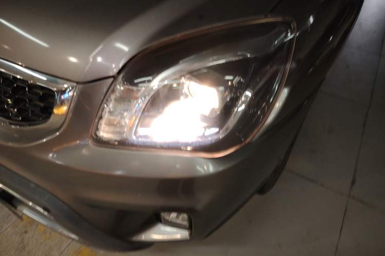 Used Kia Sportage 2013 2.0L Manual Two-Wheel Drive GL Trim Left Front Headlight