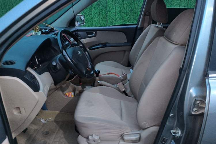 Used Kia Sportage 2013 2.0L Manual Two-Wheel Drive GL Trim Left Front Seat