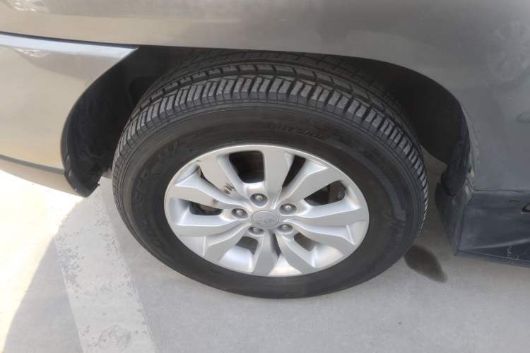 Used Kia Sportage 2013 2.0L Automatic Two-Wheel Drive GL Trim Left Front Wheel Hub