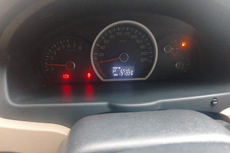 Used Kia Sportage 2013 2.0L Automatic Two-Wheel Drive GL Trim Odometer Close Up