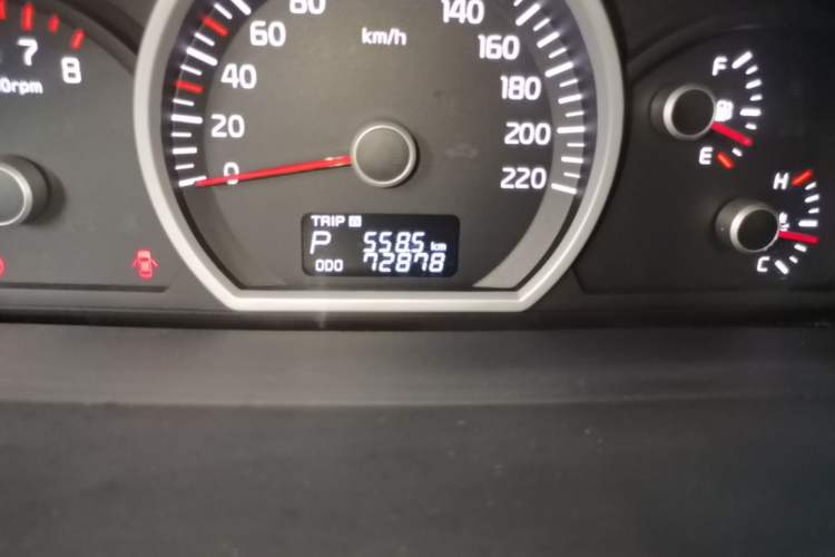 Used Kia Sportage 2013 2.0L Automatic Two-Wheel Drive GL Trim Odometer Close Up