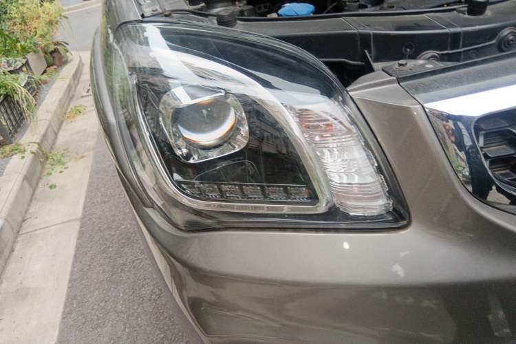 Used Kia Sportage 2013 2.0L Automatic Two-Wheel Drive GL Trim Right Front Headlight