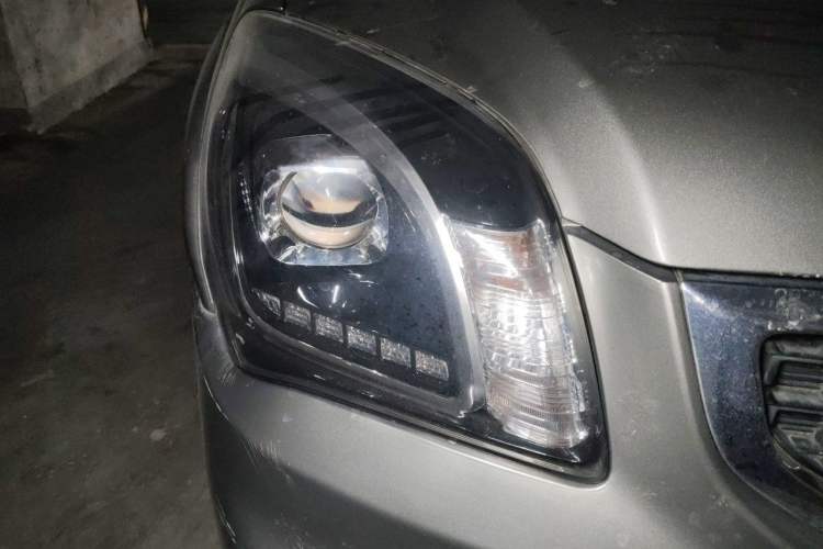 Used Kia Sportage 2013 2.0L Manual Two-Wheel Drive GL Trim Right Front Headlight