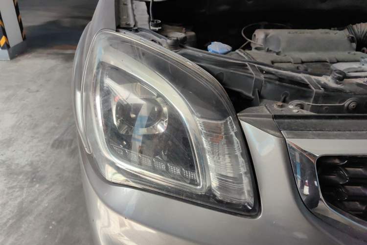 Used Kia Sportage 2013 2.0L Manual Two-Wheel Drive GL Trim Right Front Headlight