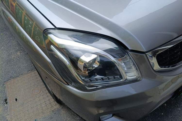 Used Kia Sportage 2013 2.0L Automatic Two-Wheel Drive GL Trim Right Front Headlight